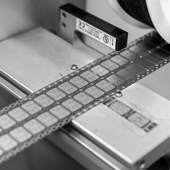 Власти обсудят ограничение срока банковских карт для иностранцев