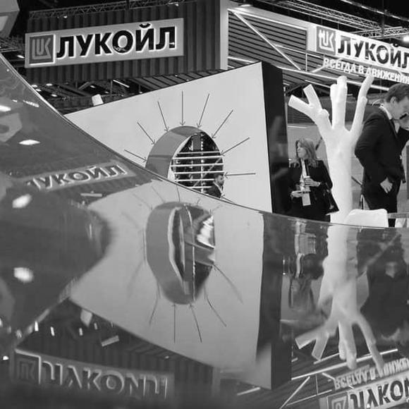 ЛУКОЙЛ перевел на китайский
