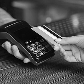 С 1 января банки повысят комиссии и могут урезать кэшбэк по картам