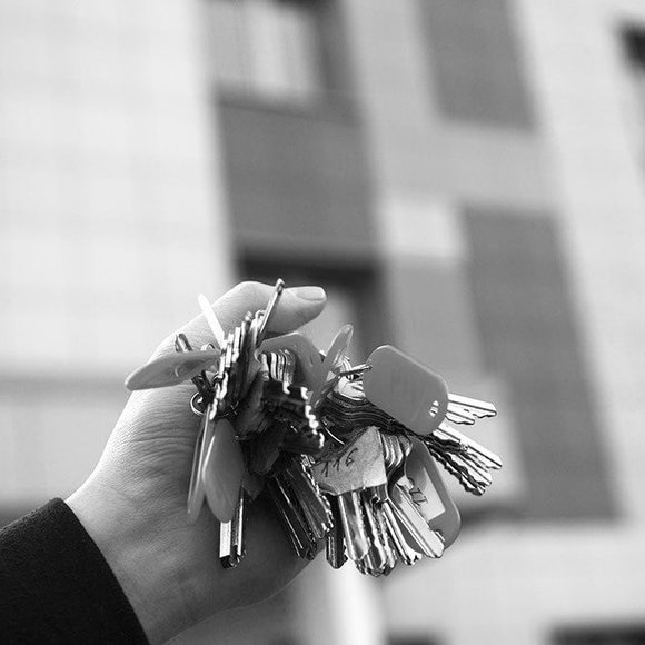 КС оценит условия предоставления налоговой льготы участникам реновации в Москве