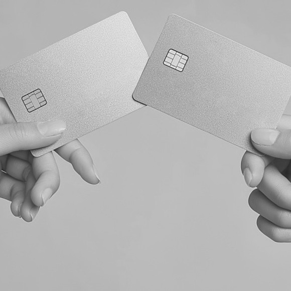 «Система контроля станет тотальной». Что в 2026 году будет с карточными переводами?